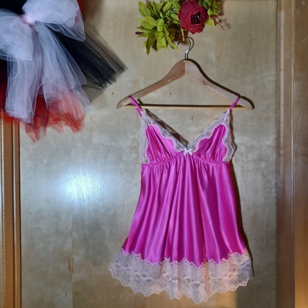 VICTORIA'S SECRET VINTAGE Hot Pink Chantilly Lace Trim Babydoll Slip_Size Large